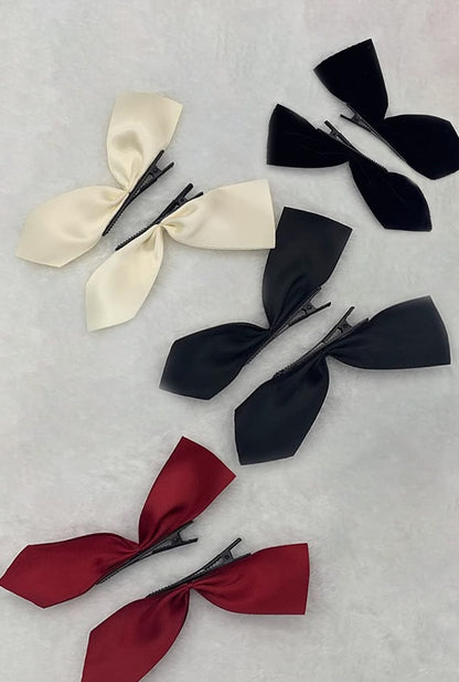 Ailsas satin bow hair clips in classic black, pure white, and bold red – each designed for effortless elegance. The velvet-black exudes vintage charm, crisp white adds minimalist sophistication, while matte crimson creates striking contrast. Perfect for securing lace front wigs with discreet style.